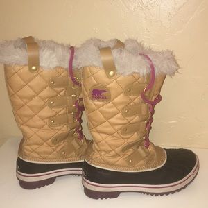 Sorel Waterproof snow boots size 6